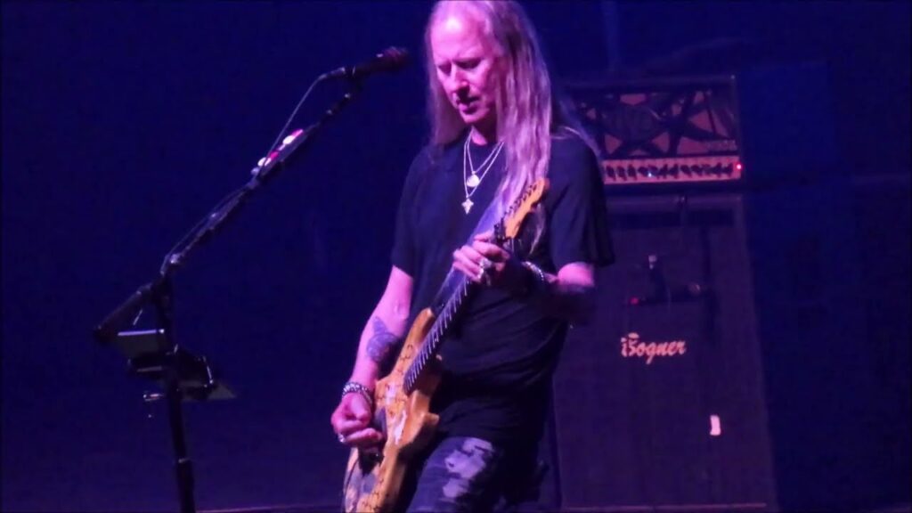 Watch Jerry Cantrell Perform Alice In Chains’ “Hate To Feel” For The First Time Since 1993