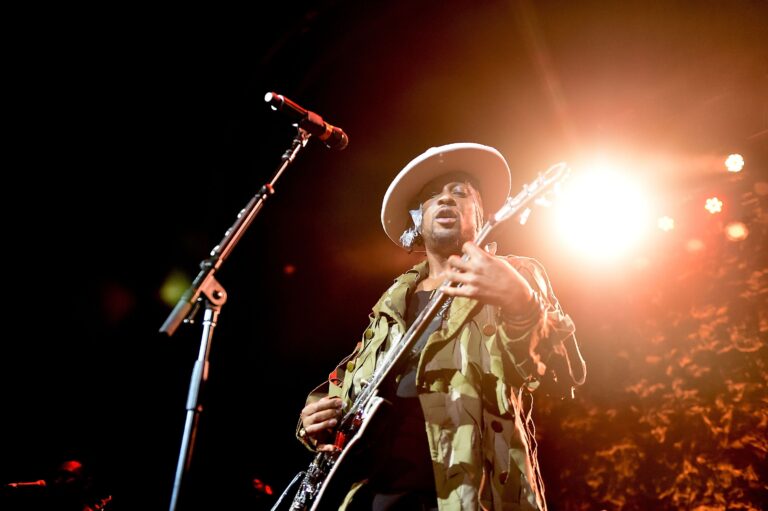 D’Angelo Cancels Headlining Roots Picnic Performance to Recover From Surgery