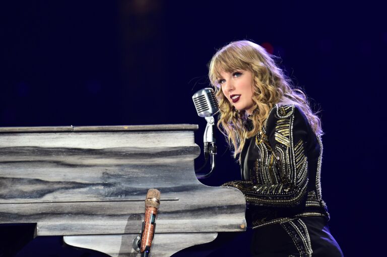 Taylor Swift Premieres “Look What You Made Me Do (Taylor’s Version)” in The Handmaid’s Tale