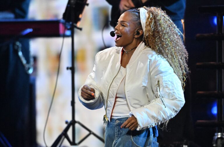 Watch Janet Jackson Perform Medley, Accept Icon Award at the 2025 American Music Awards