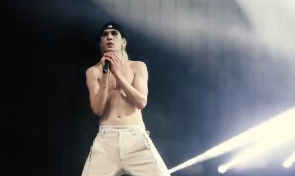 Watch 2hollis Debut New Song “Warhorse” At Bonnaroo