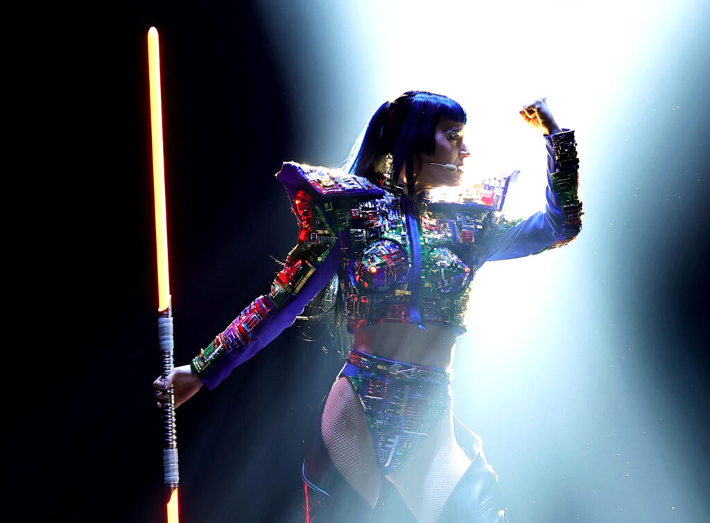 Katy Perry Nearly Falls Off Malfunctioning Butterfly Prop In San Francisco