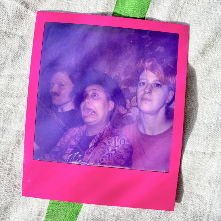 Shopping Share Farewell Single “White Noise”