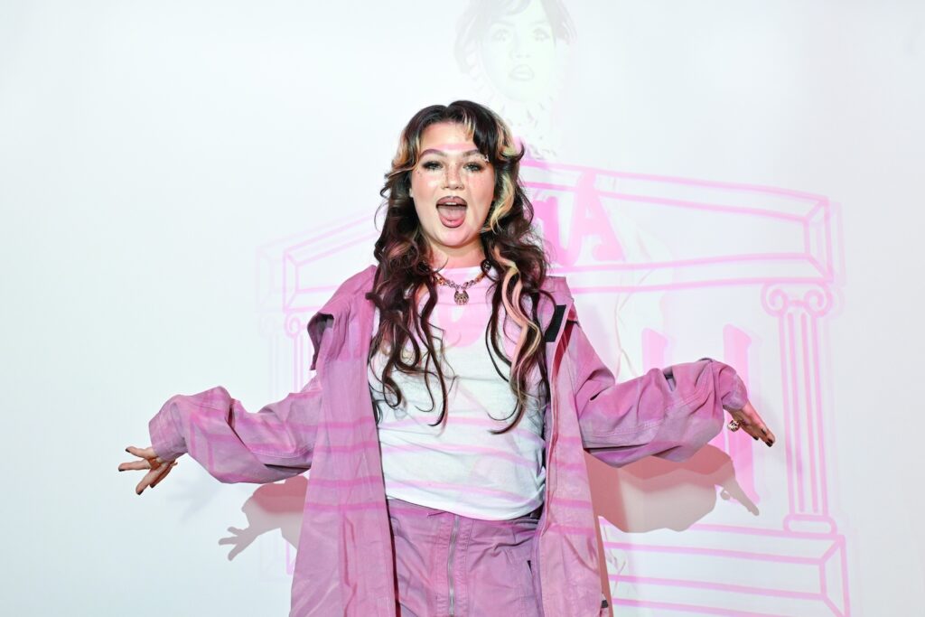 Lola Young “Doing Okay” After Collapsing Onstage At All Things Go