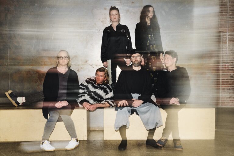 múm – “Kill The Light”