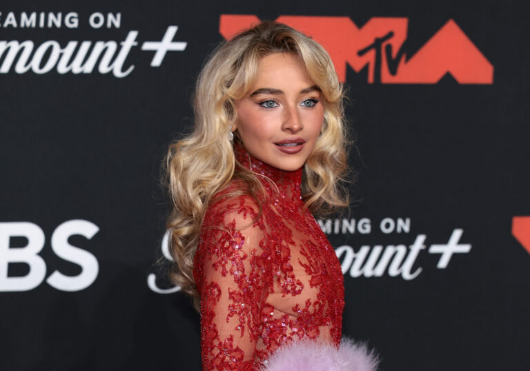 Sabrina Carpenter To Star In Seth Rogen’s The Muppet Show Special