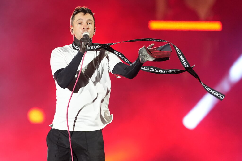 Twenty One Pilots Fans Are Stealing Their Gear Again