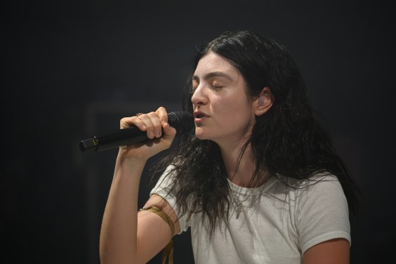 O2 Arena London Apologizes For Confiscating Lorde Concertgoers’ Palestine Shirts
