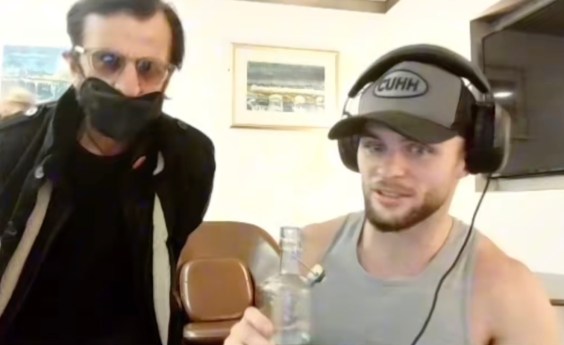 UK Influencer Ed Matthews Livestreams Encounter With Ringo Starr, Who He Doesn’t Recognize